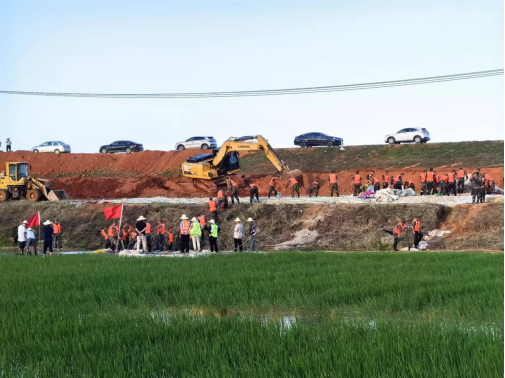 抗洪搶險(xiǎn)報(bào)導(dǎo)-迎“汛”而上，奔赴前線 -299.png